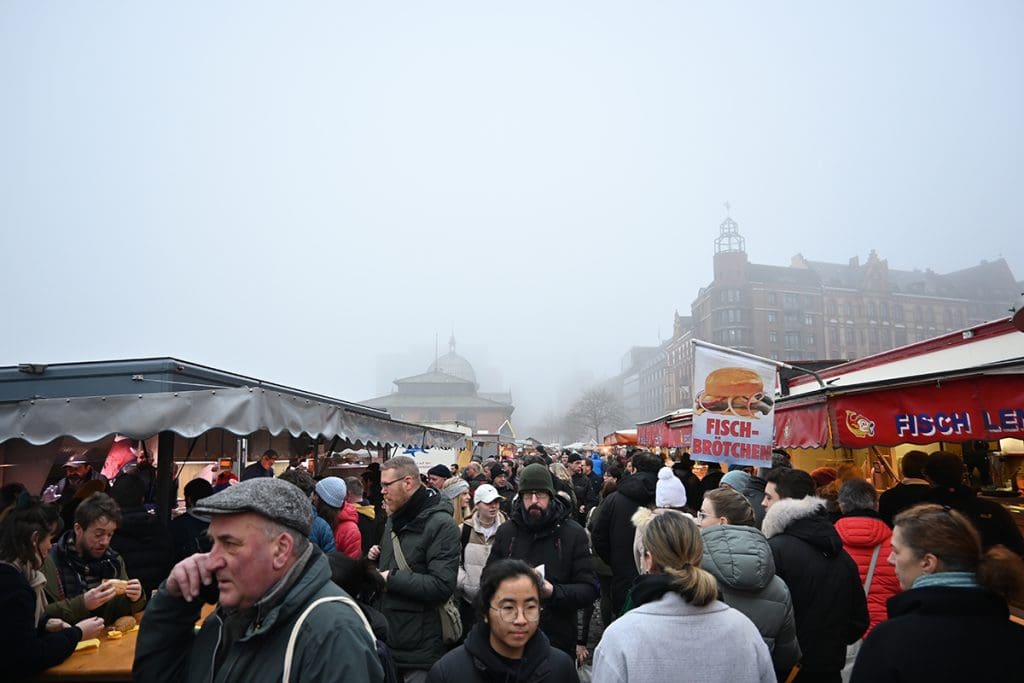 Imagen del ambiente del fishcmarket en Hamburgo