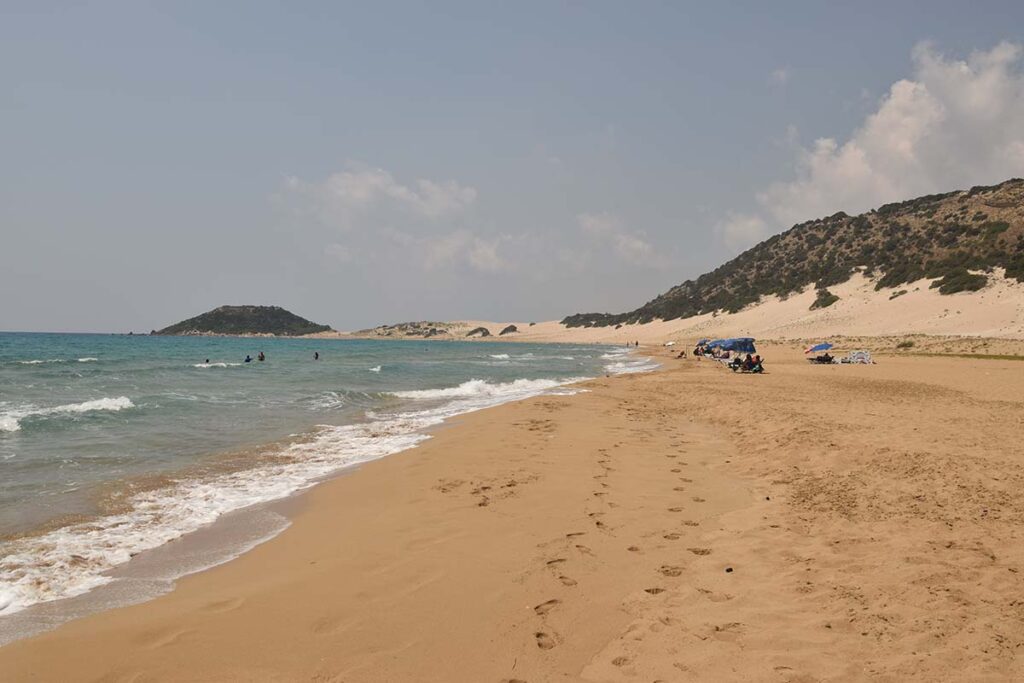 playa virgen en Karpas, norte de Chipre