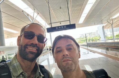 De Shanghai a Hangzhou. En la estación de Hangzhou
